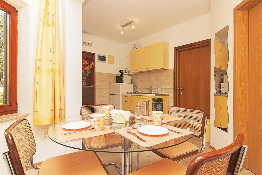 Apartments Caterina พูลา ภายนอก รูปภาพ