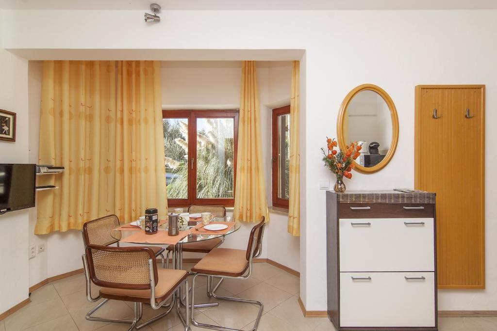 Apartments Caterina พูลา ภายนอก รูปภาพ